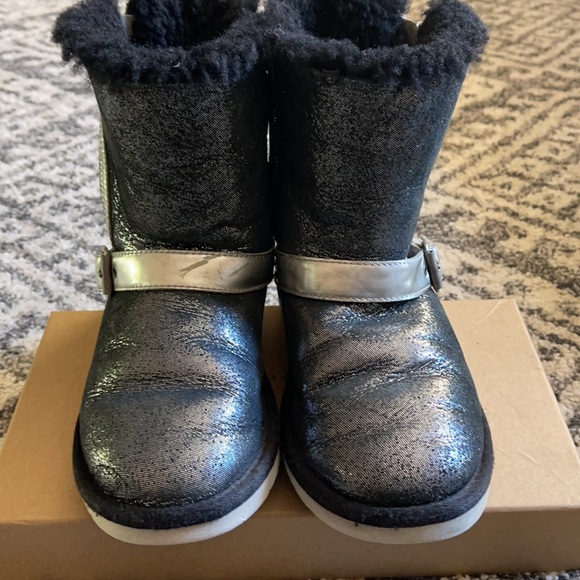 UGG - Picture 8 of 8